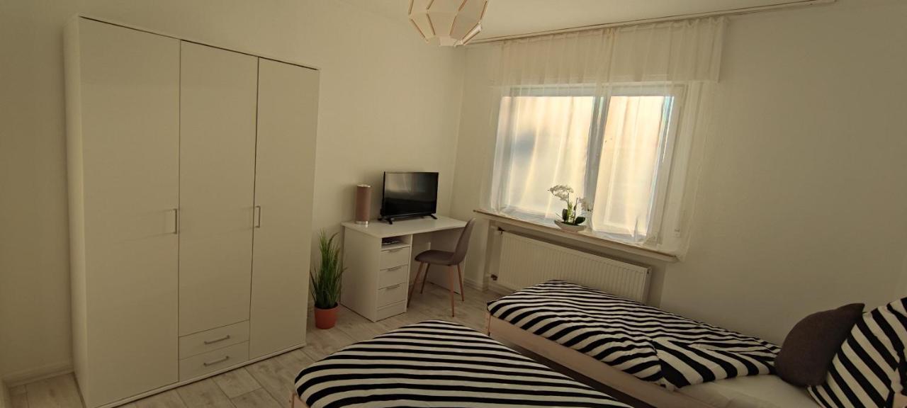 Schoene Und Optimal Gelegene Wohnung Weisskirchen Kültér fotó